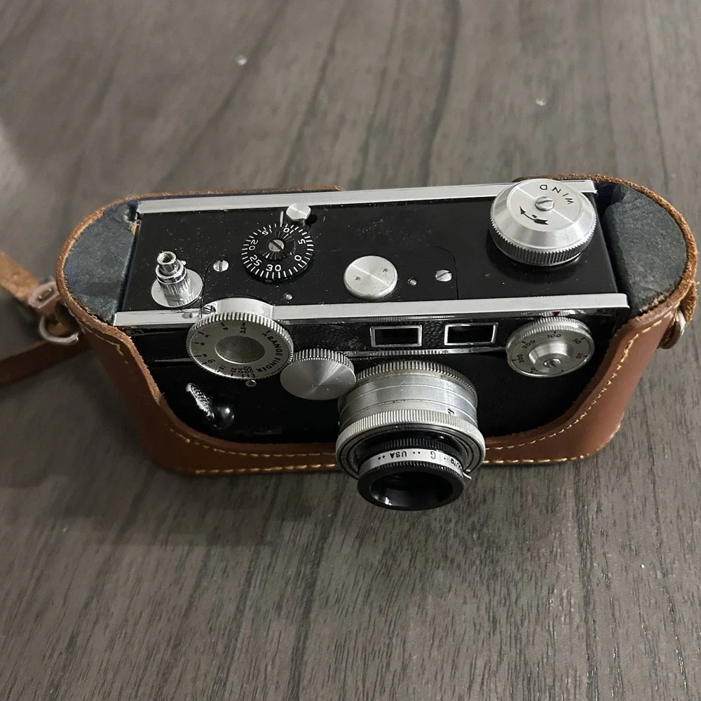 Vintage Argus C3 Rangefinder Camera USA with Brown Leather Pouch Untested
